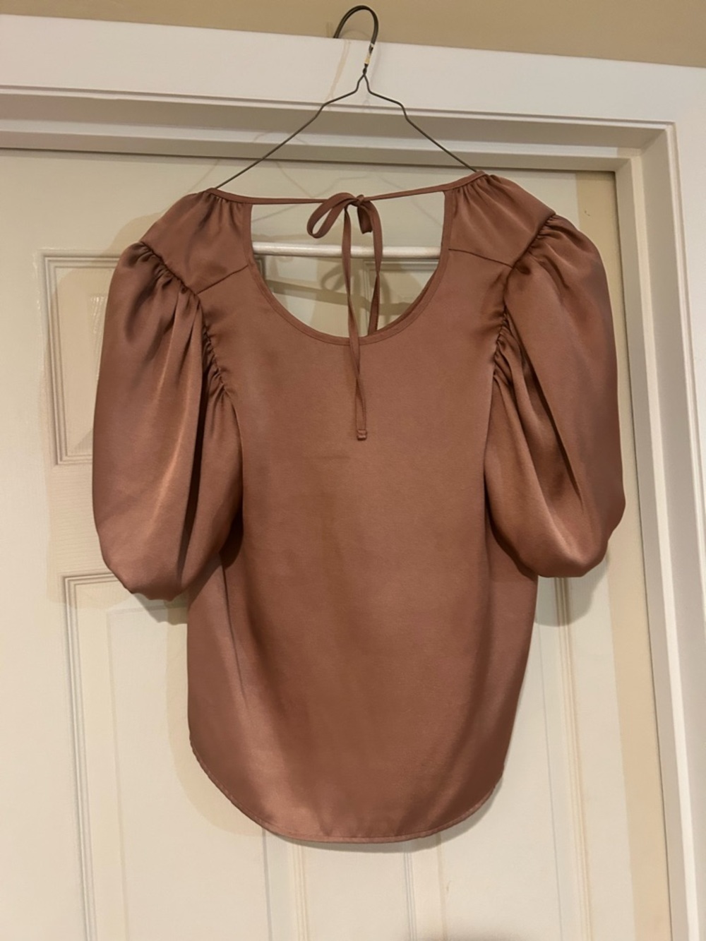 Express Satin Puff Sleeve cropped Top in Rose Taupe